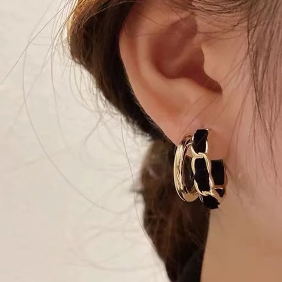 💛Gold plated double layer C- shaped earrings - Picture 5 of 6